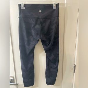 Lululemon Wunder Under High-Rise Crop 23". Size 8.